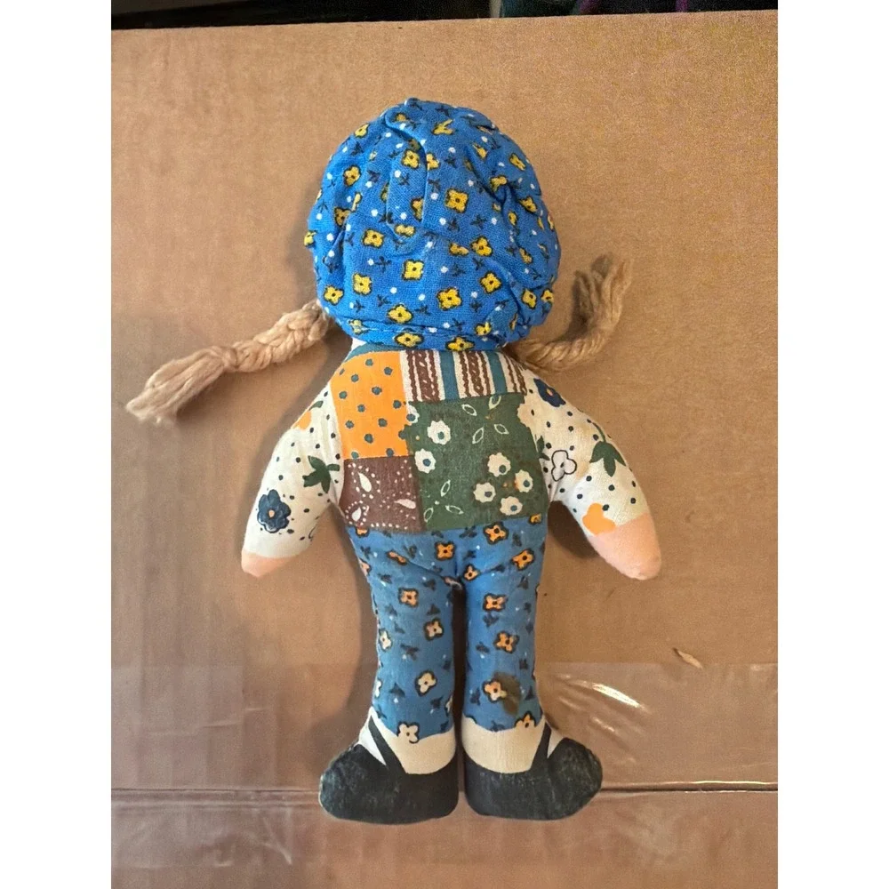 Vintage Holly Hobbie? Patchwork Rag Doll Yarn Blue Floral Bonnet Folk Art‎ Plush